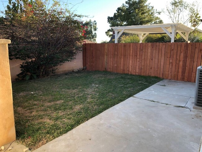 Foto del edificio - Newly Remodeled 2 Br 1 Ba Addition Perched...