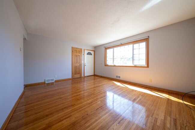 Foto del edificio - 3821 Clinton Ave