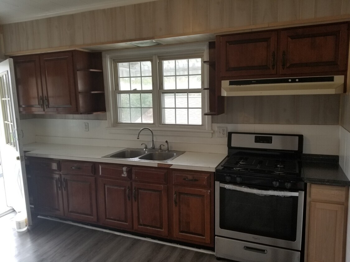 288 Hillside Ave, Edwardsville, PA 18704 Apartments in Edwardsville