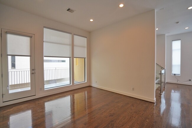 Building Photo - 4611 Austin St