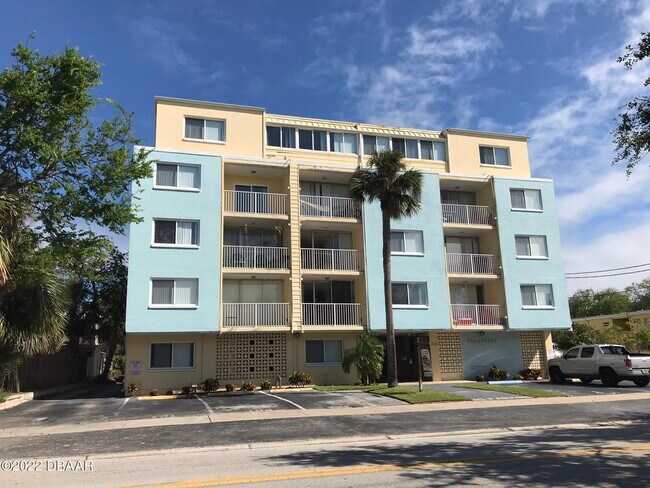 Foto del edificio - 732 N Halifax Ave