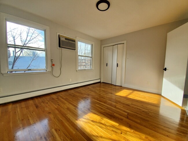 Building Photo - 137 Griffith St