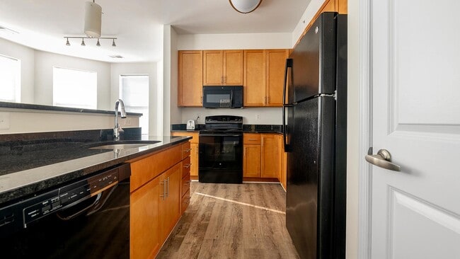 Building Photo - 909 Mansion Dr