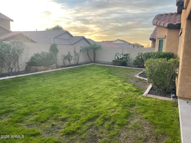 Foto del edificio - 10743 W Desert Elm Ln