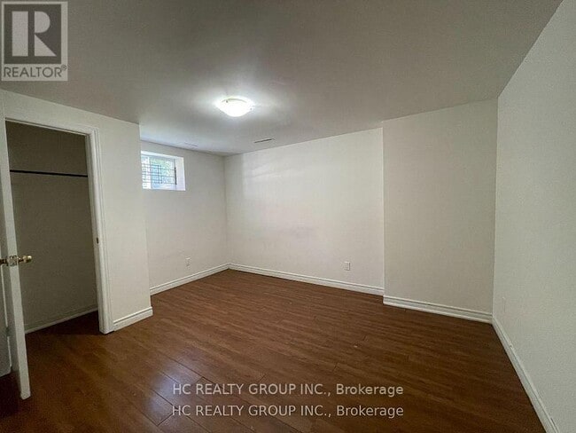 Building Photo - 516 Lynett Crescent