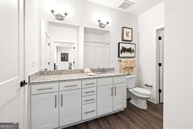 Foto del edificio - 2023 W Iris Dr SE