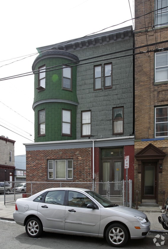 Building Photo - 53 St Pauls Ave