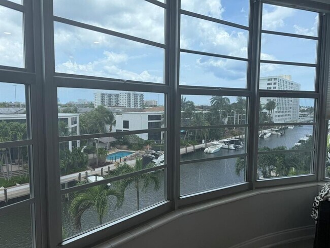 Foto del edificio - 3051 NE 48th St