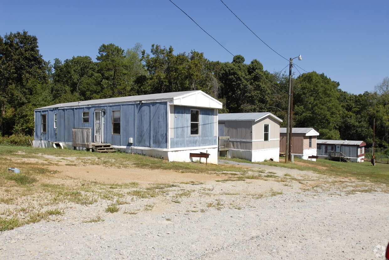 Barnes Mobile Home Park Apartments in Gainesville, GA