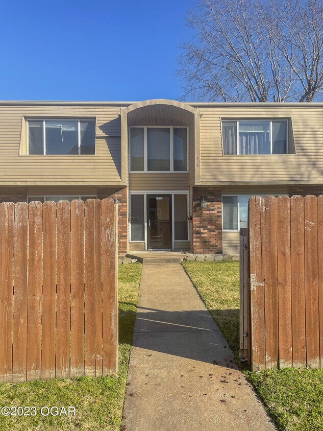1715 Wisconsin Ave Unit 2, Joplin, MO 64804 Condo for Rent in Joplin