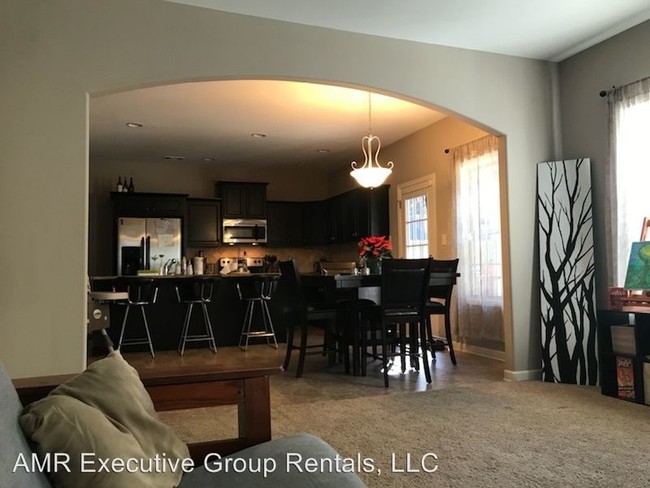 Foto del edificio - 7815 Crescent Dr