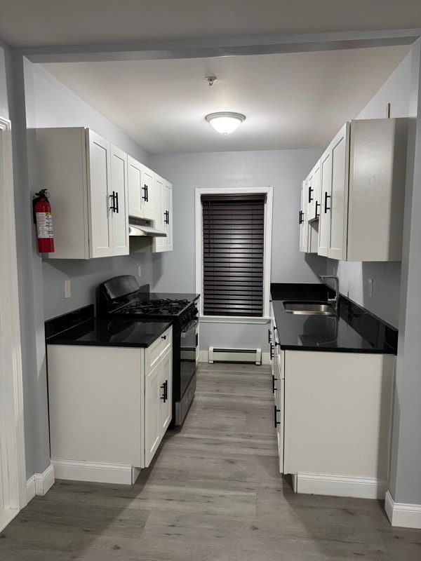 Building Photo - 160 Plymouth St