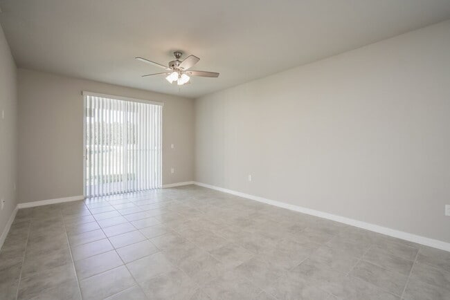 Foto del edificio - 588 Sun Warbler Wy
