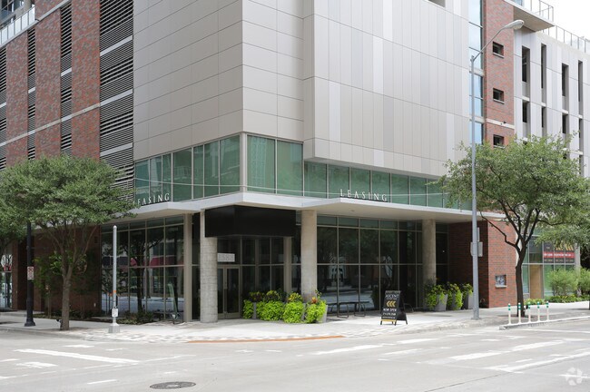 Ascent Victory Park Apartments Dallas, TX