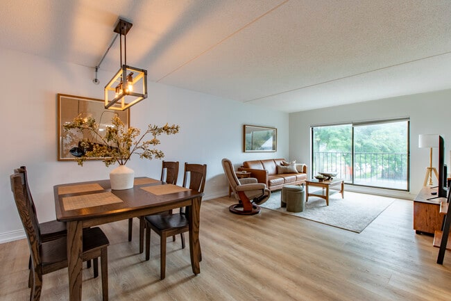 Building Photo - 704 E Center St