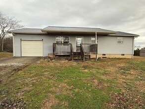 Building Photo - 114 Greenview Dr