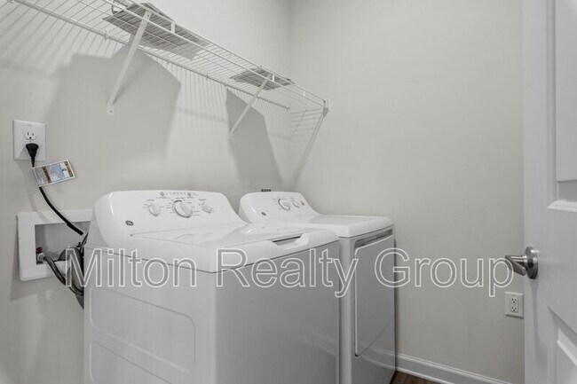 Building Photo - 120 Grove Cir