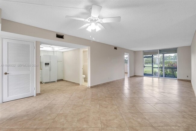 Building Photo - 9820 S Hollybrook Lake Dr