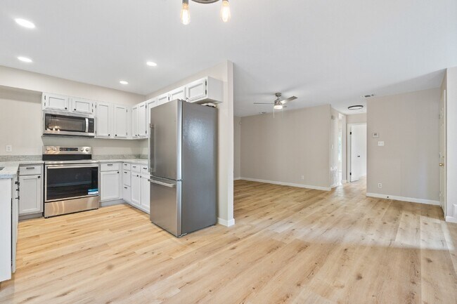 Building Photo - 5522 Allbrook