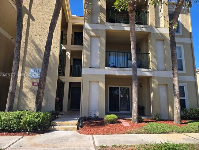 Foto del edificio - 733 Riverside Dr