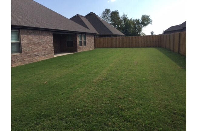 Foto del edificio - 1030 Quail Hollow Dr