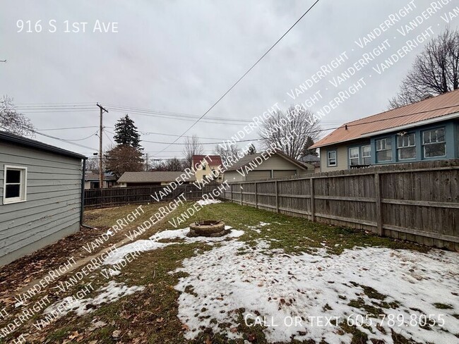 Building Photo - 916 S 1st Ave