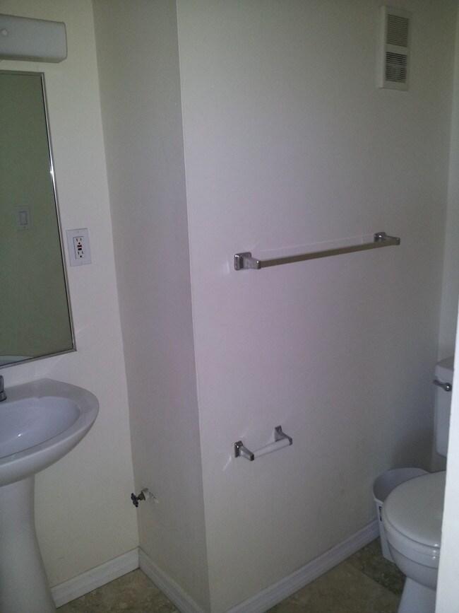 Half Bath - 3000 N Ocean Blvd
