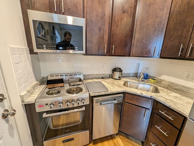 Foto del edificio - Fully Renovated Studio in Albany Park! Gre...