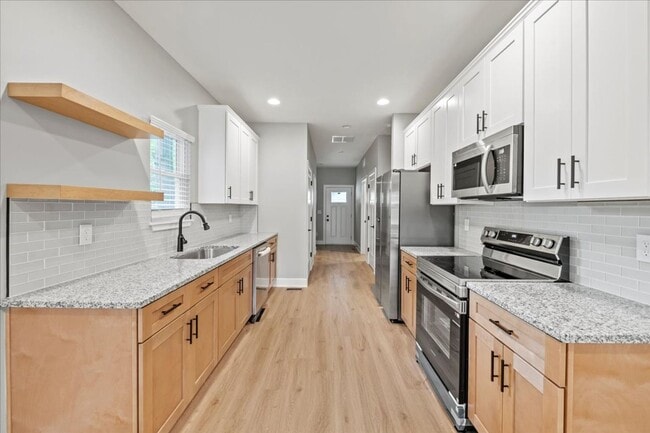 Building Photo - 619-619 W 39th St