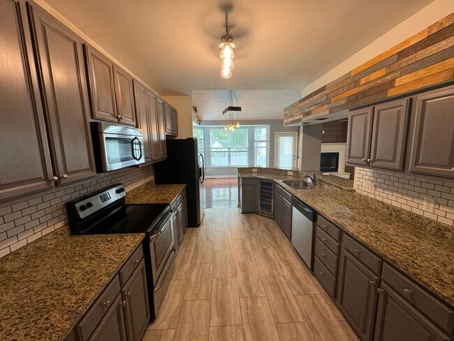 Foto del edificio - Beautiful 3 Bedroom Single Family Home nea...