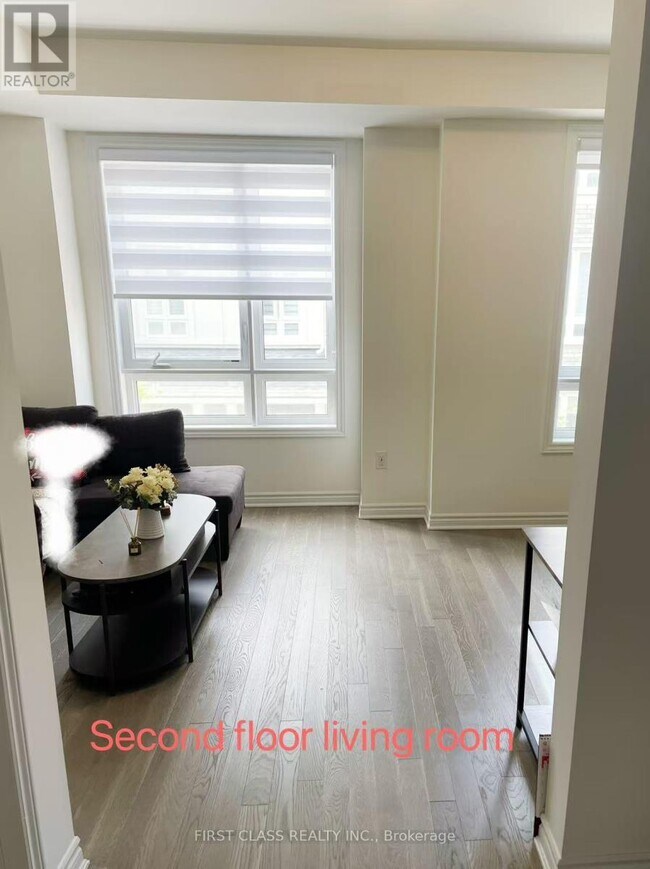 Building Photo - 6 Massachusetts Ln