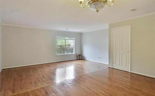 Building Photo - 6074 Heatherwood Dr