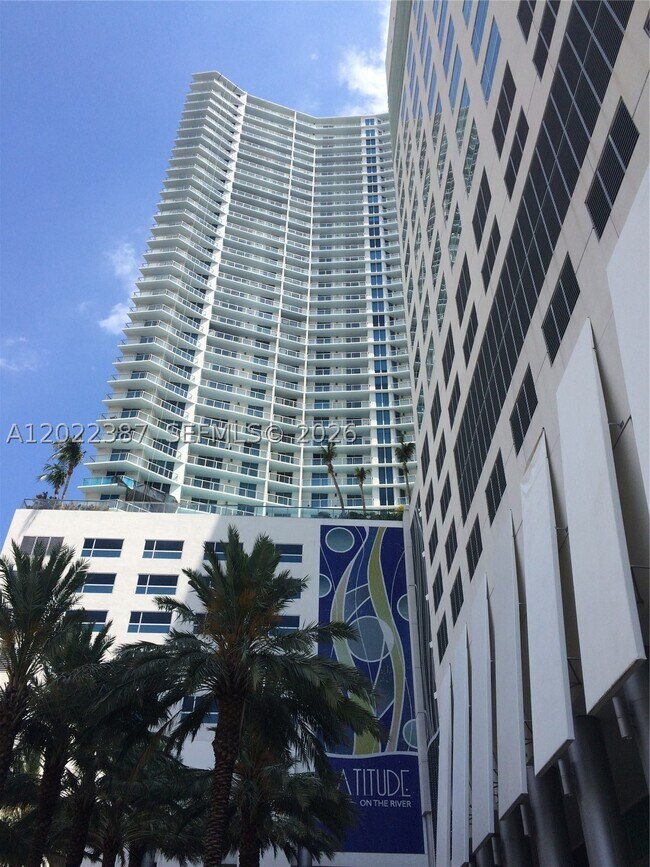 Foto del edificio - 185 SW 7th St