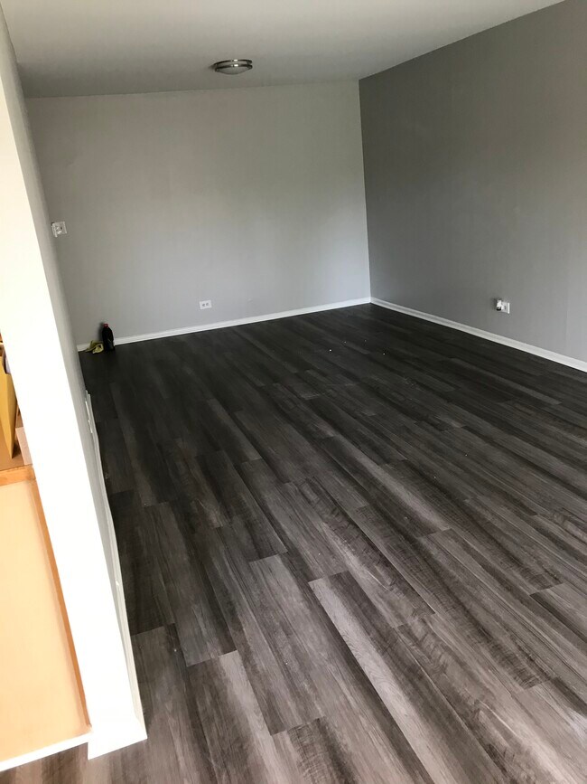 DINING ROOM - 725 W Huntington Commons Rd