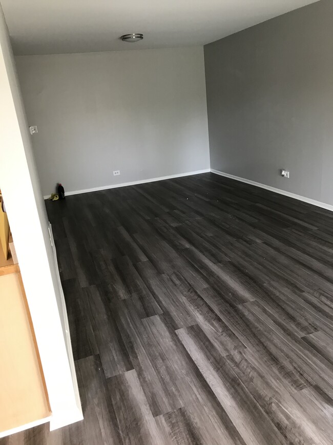 DINING ROOM - 725 W Huntington Commons Rd