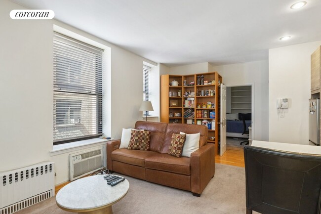 Foto del edificio - 112 W 72nd St