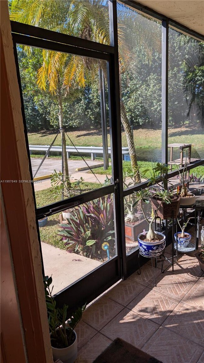 Building Photo - 369 Lakeview Dr