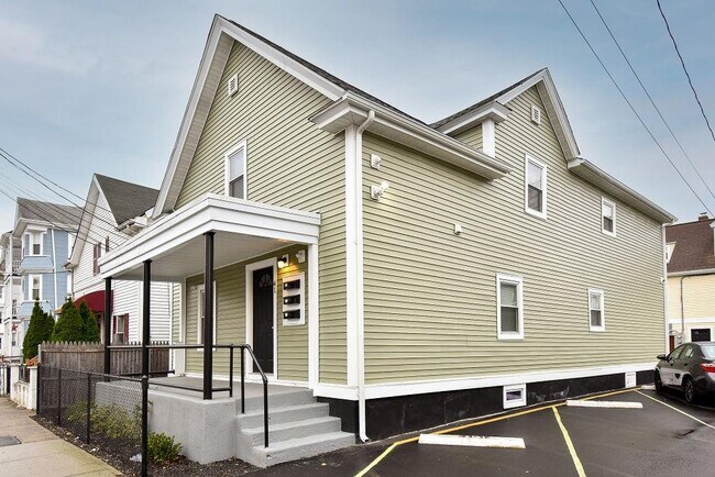 Building Photo - 41 Benefit St