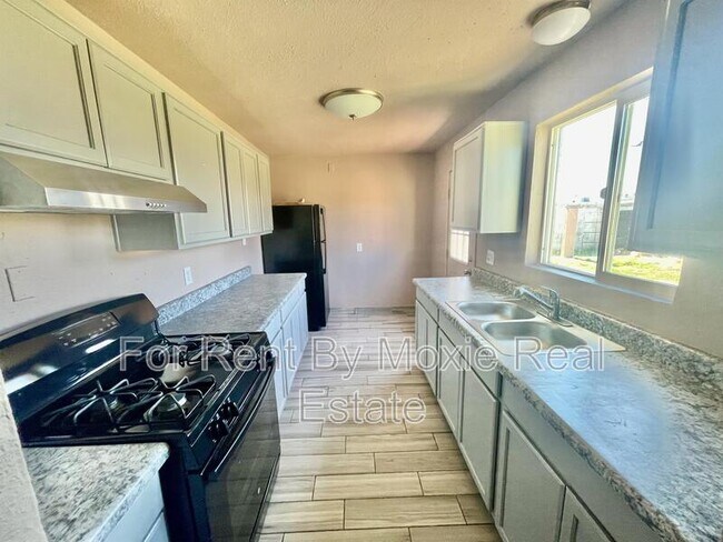 Foto del edificio - 1102 N 27th Dr