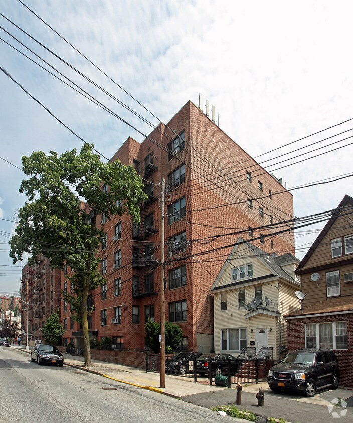Foto principal - 88-05 171st St