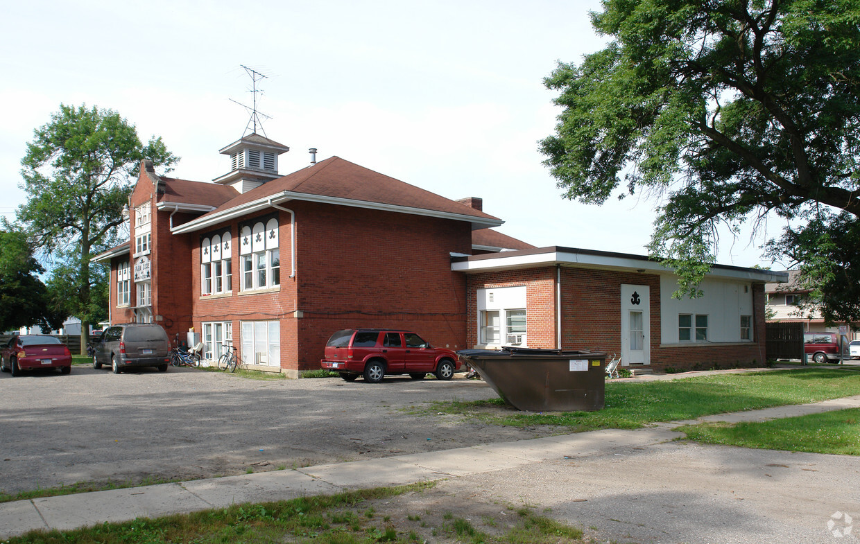 Building Photo - Parkside Apartments