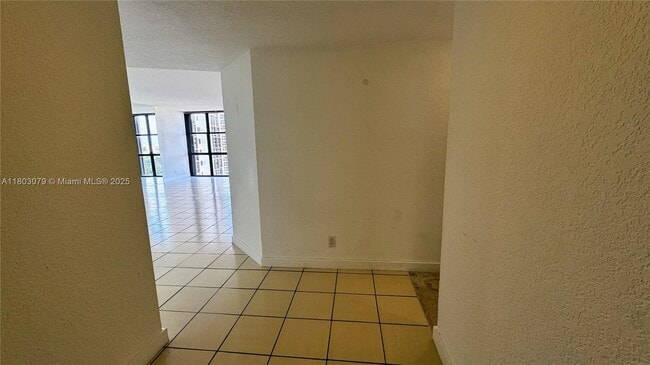 Building Photo - 1915 Brickell Ave