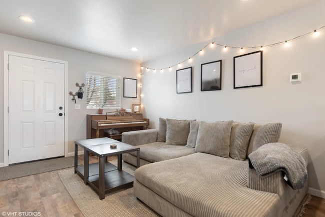 Building Photo - 2B/1.5BA Duplex for Rent