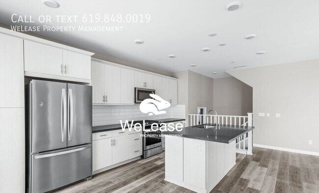 Building Photo - Beautiful Townhouse at the Top of the Hill...