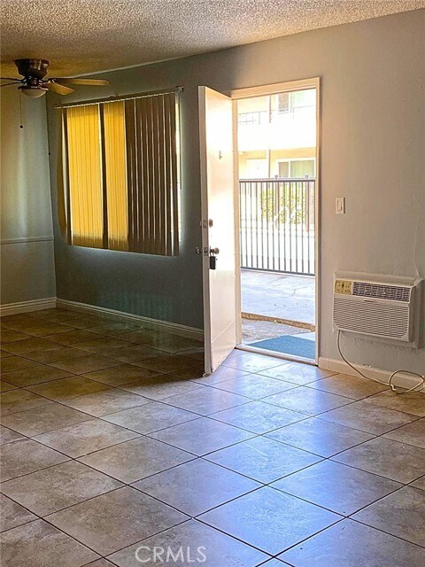 Building Photo - 811 Orchid Ct