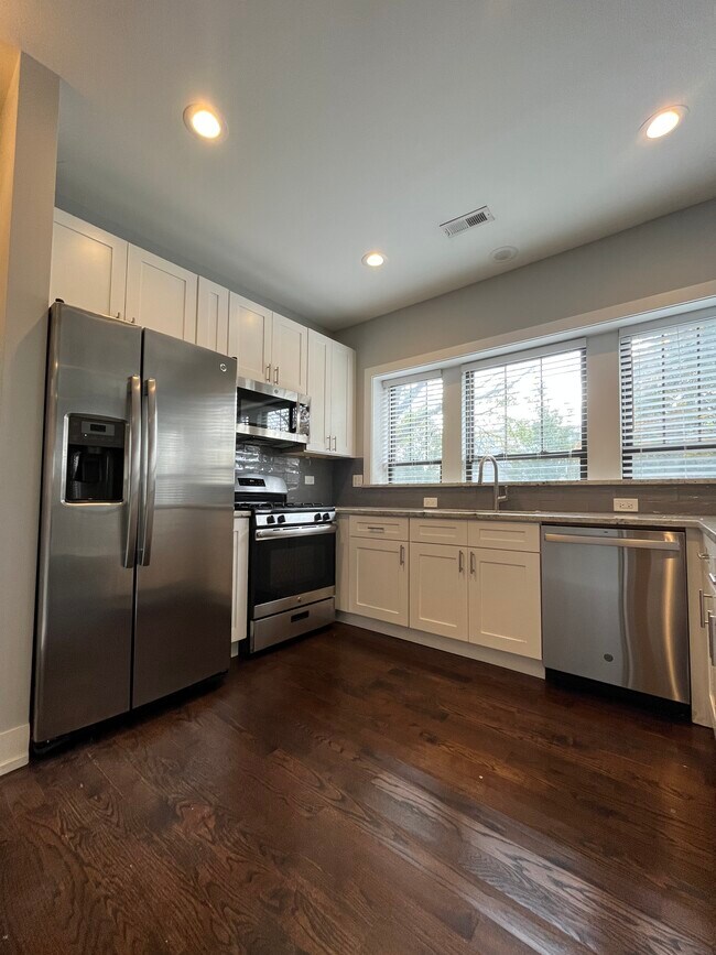 Foto del edificio - 1752 W Summerdale Ave