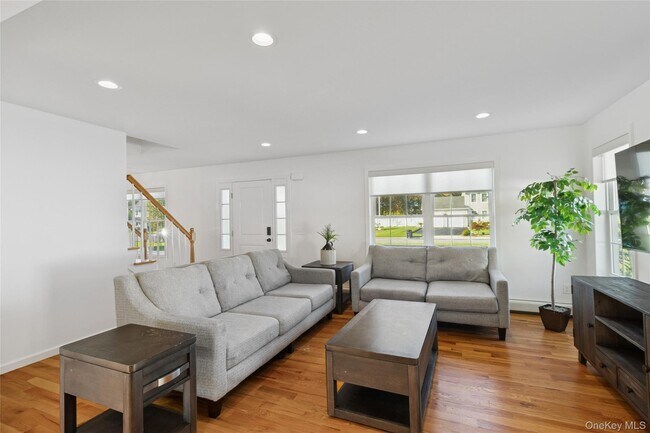 Building Photo - 16 Mastro Ct