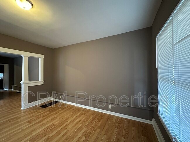Building Photo - 646 N Hamilton Ave
