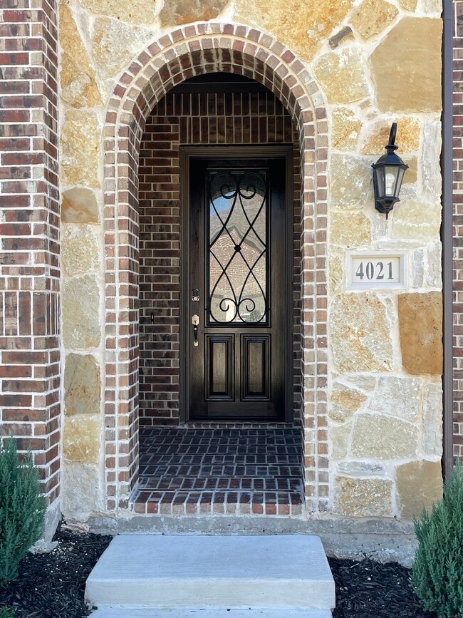 Building Photo - 4021 Angelina Dr