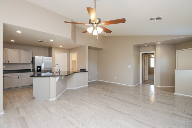 Building Photo - 10441 E Bonnell St